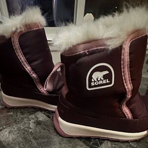 WHITNEY II PLUS TODDLER WATERPROOF BOOTIE size 5, color; epic plum. EUC